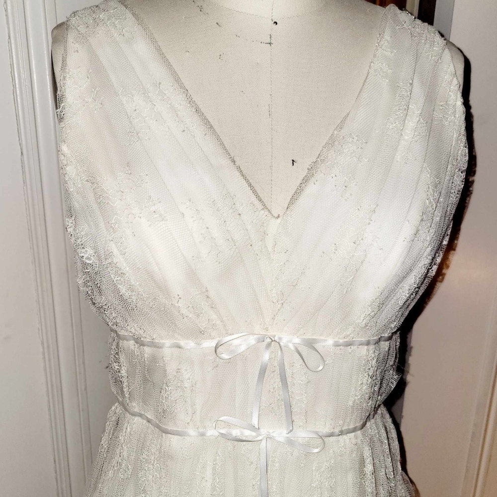 Vintage Blumarine Sposa Ivory Chantilly Lace Wedding Dress ( $4600 retail)